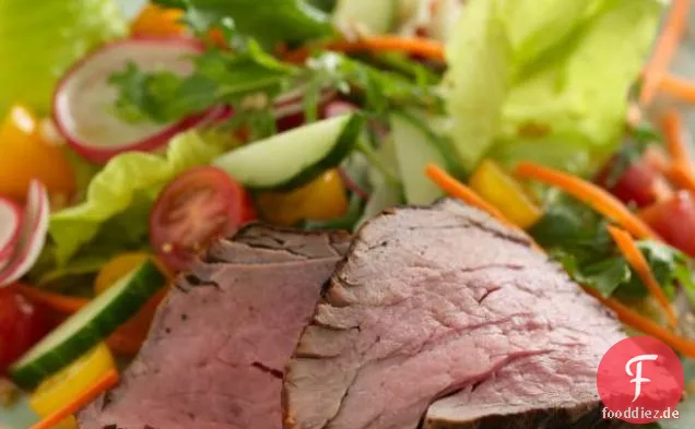 Gegrillter würziger Filet-Mignon-Salat mit Ingwer-Limetten-Dressing