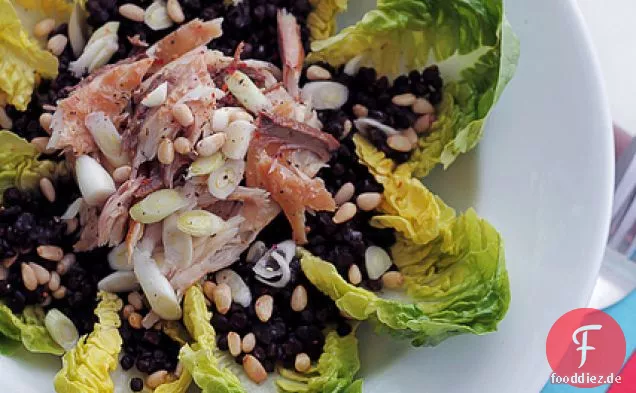 Geräucherte Makrele, Linsen und Salat