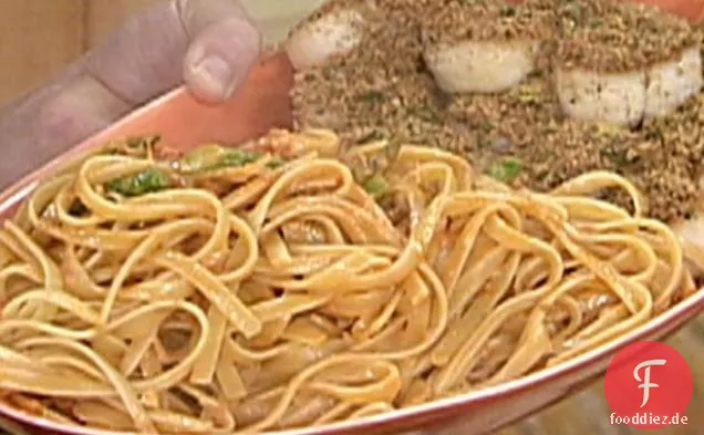 Showstopper Gebratene Jakobsmuscheln mit Semmelbröseln mit Zitronenduft und Fettuccine mit Safran und Spargel
