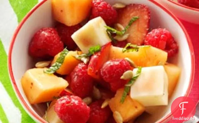 Sonniger Erdbeer-Melonen-Salat