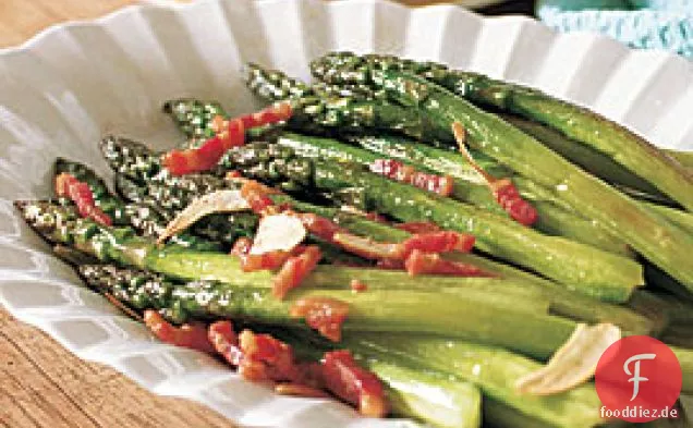 Langsam sautierter Spargel mit Pancetta