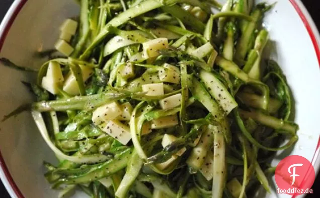 Rasierter Spargel & Fontina Salat