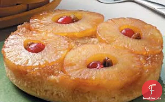 Mini-Ananas-Kuchen auf dem Kopf