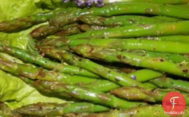 Gekühlter marinierter Spargel