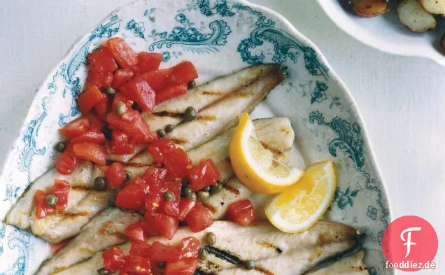 Gegrillte Makrele mit sizilianischer Kapern-Tomaten-Salsa