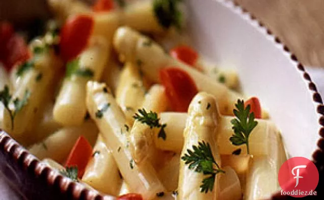 Spargelragout mit Kirschtomaten und Kerbel Beurre Blanc