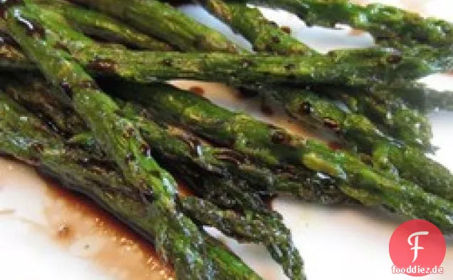 Gerösteter Spargel mit Balsamico-Essig