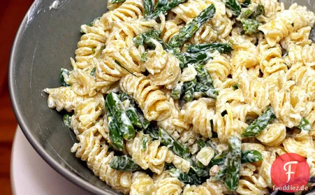 Spargel, Ziegenkäse und Zitronennudeln