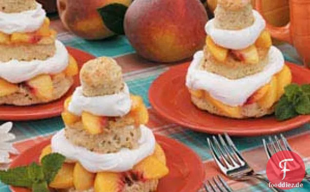 Pfirsich-Shortcake-Türme