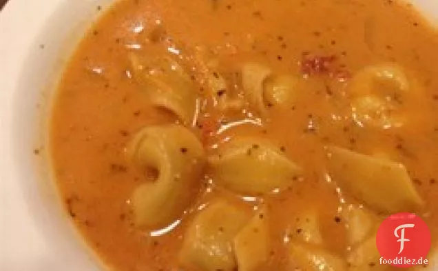 Cremige Tomaten-Tortellini-Suppe