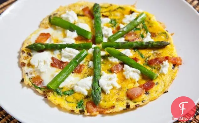 Kartoffel-Speck-Omelett mit Spargel und Ziegenkäse