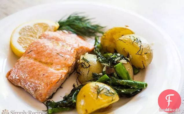 Gebratener Lachs, Spargel und neue Kartoffeln