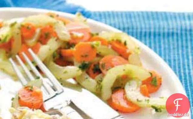 Gurken-Karotten-Salat mit Ingwer