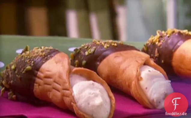 Cannoli in Schokolade getaucht