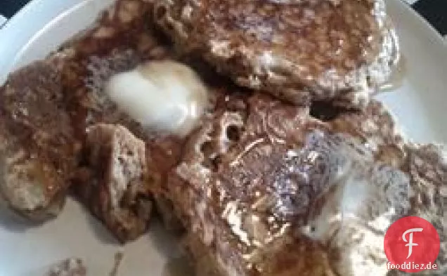 Vollkornapfelpfannkuchen mit brauner Zuckerglasur