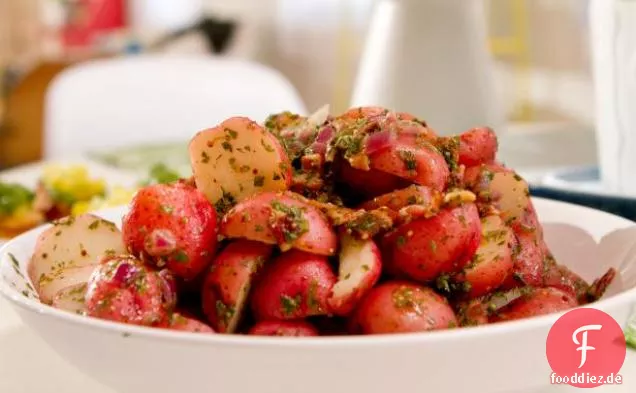 Kräuterkartoffelsalat mit warmer Speckvinaigrette