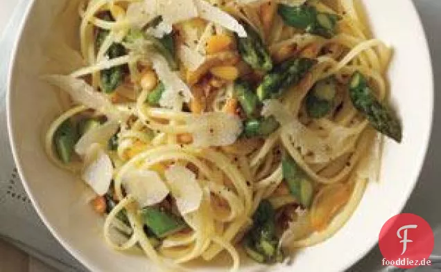 Linguine Mit Spargel Und Pinienkernen