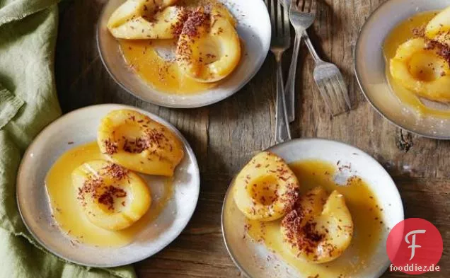 Geröstete Birnen mit Dulce de Leche auf dem Herd