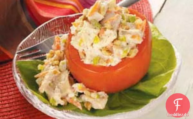 Mit Hühnchen gefüllte Tomaten