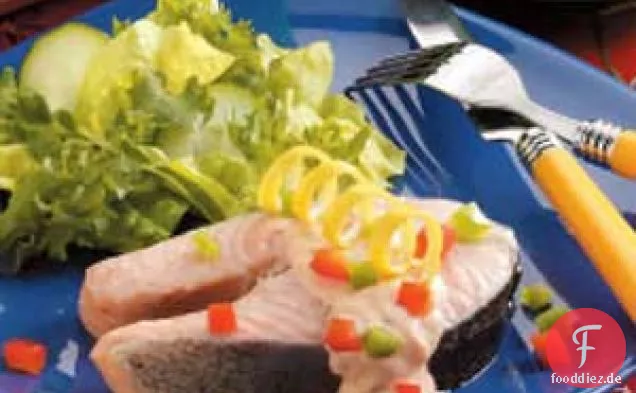 Eingelegter pochierter Lachs