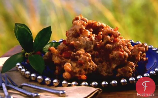 Frittierte Erbsen-Schinken-Häppchen mit süßer Cranberry-Dip-Sauce