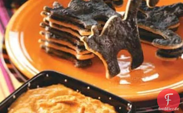 Schwarze Katzen-Schöpflöffel mit Kürbiskuchen-Dip
