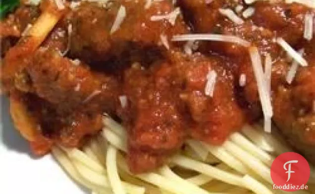 Spaghetti mit Tomaten-Wurst-Sauce