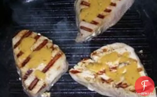 Gegrillte Thunfischsteaks mit Dillsauce