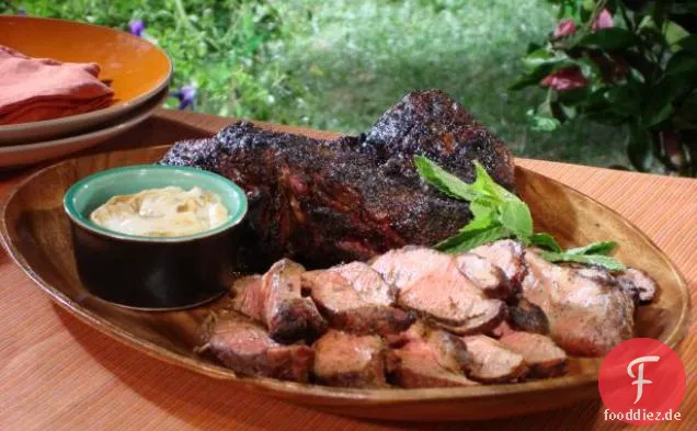 Lammkeule in Currykruste mit Granatapfel-Raita