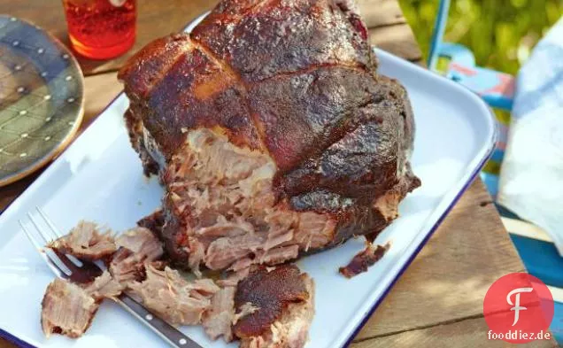 Geräuchertes Schweinefleisch mit Apfelinjektion