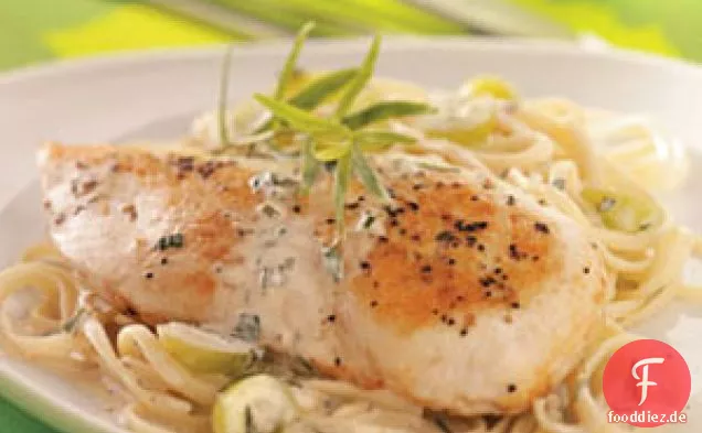 Estragonhuhn mit Trauben und Linguine