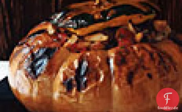 Kürbis gefüllt mit Gemüseeintopf