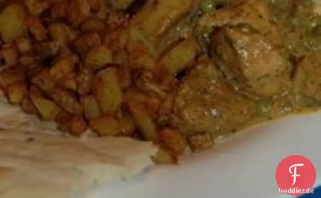 Würziges trocken gebratenes Curry-Huhn
