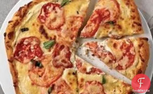 Einfache Tomaten-Basilikum-Pizza