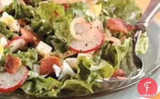 Salat mit heißem Speckdressing