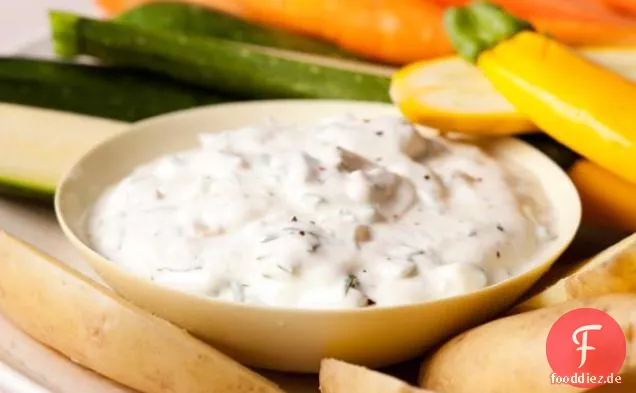 Rohkost mit Olivencreme-Fraiche-Dip