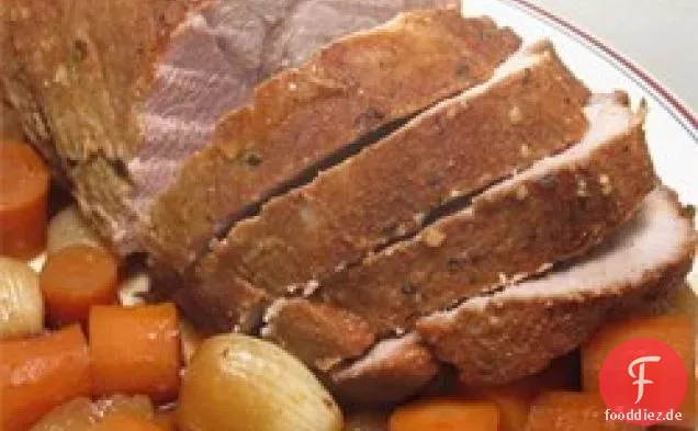 Zarter, langsam gekochter Schweinebraten