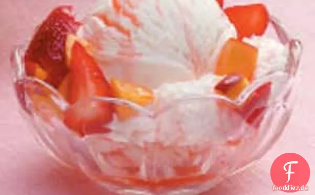 Pfirsich-Erdbeer-Eisbecher