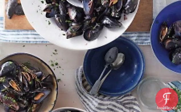 Muscheln mit Rotwein und geröstetem Knoblauch