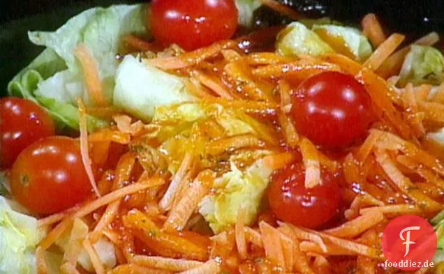 Eisbergsalat mit würzigem Tomaten-Estragon