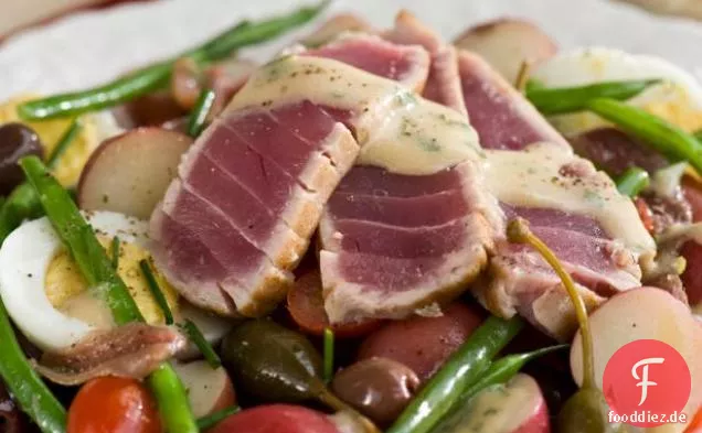 Salat Nicoise mit gebratenem Thunfisch