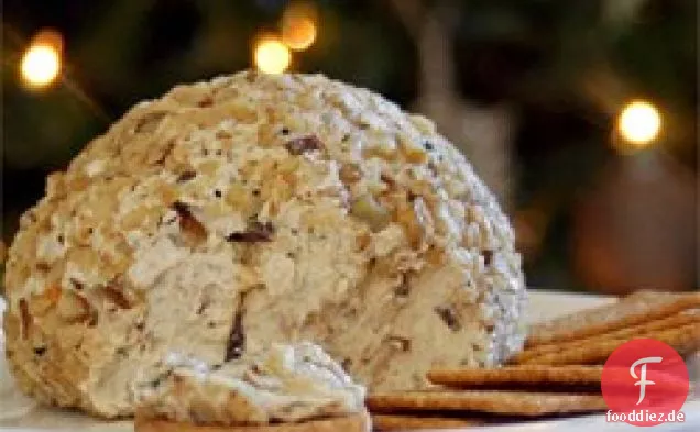 Traditioneller Weihnachtskäseball