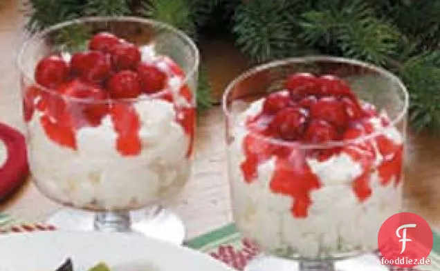 Schneebedeckte Kirsch-Kleinigkeiten