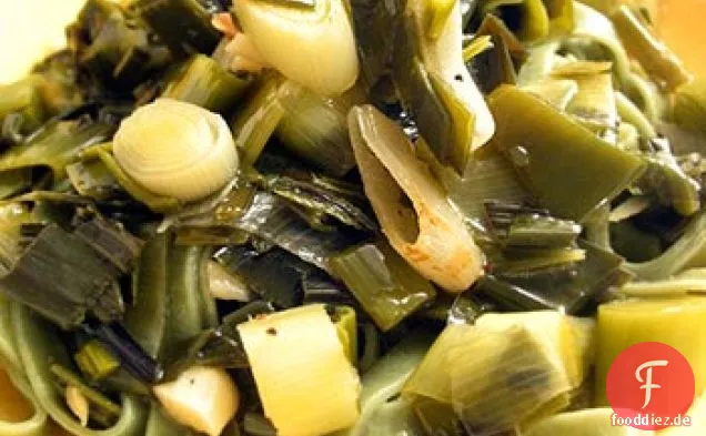 Lauch geschmort mit Wein und Knoblauch