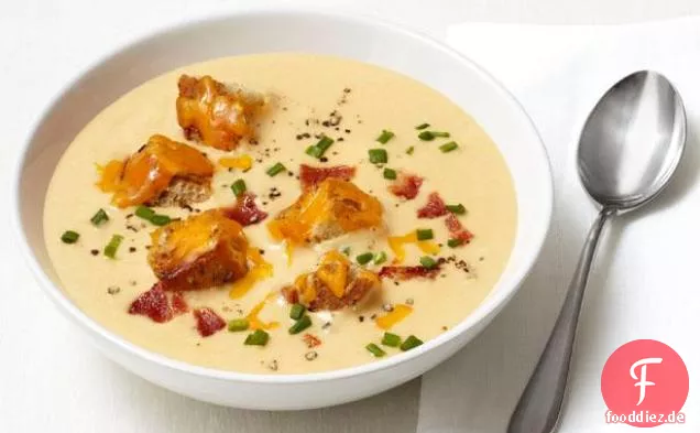 Apfel-Cheddar-Suppe mit Speck