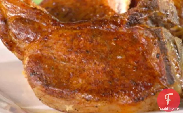 Mit Chili eingeriebene BBQ-Schweinekoteletts