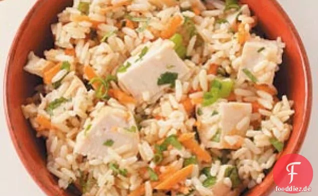 Hühnersalat mit braunem Reis