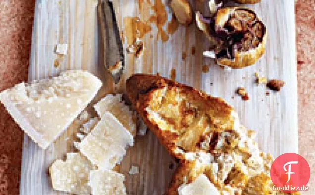 Baguette Mit Parmesan Und Geröstetem Knoblauch