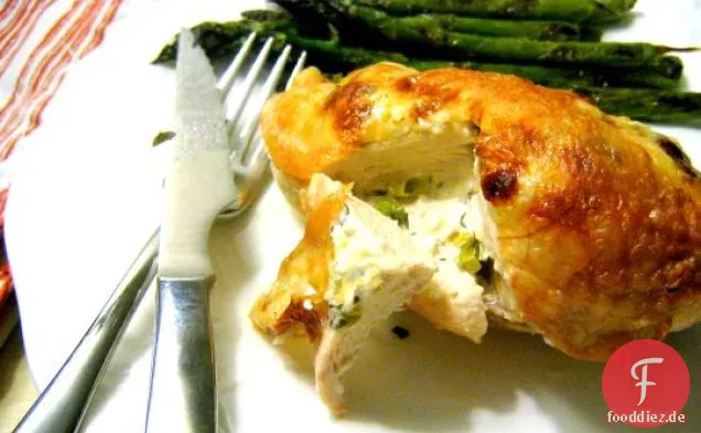 Gebratene Hähnchenbrust gefüllt mit Ziegenkäse und frischem Knoblauch
