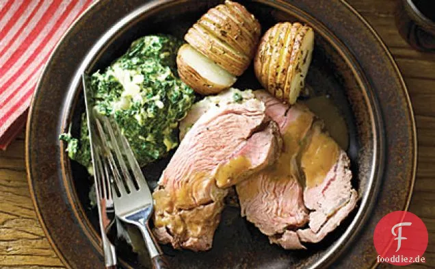 Lammschulterbraten mit gerösteter Knoblauchsauce